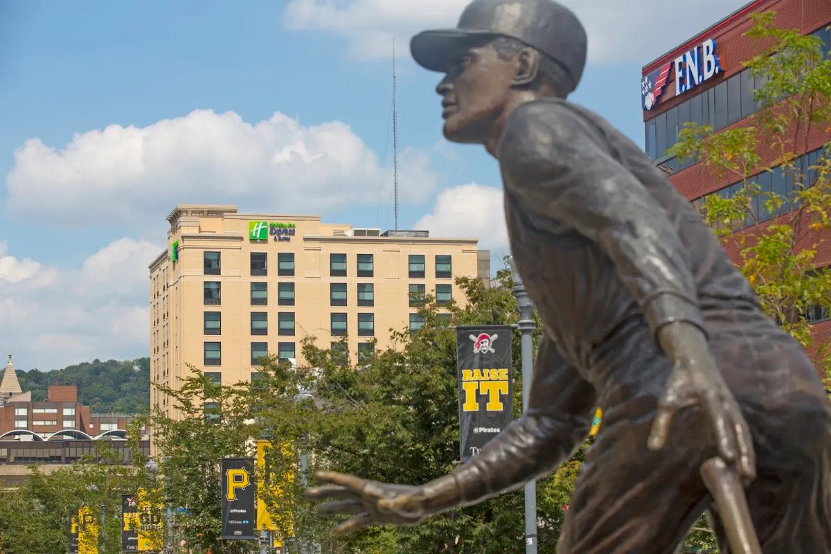Holiday Inn Express & Suites Pittsburgh North Shore by IHG