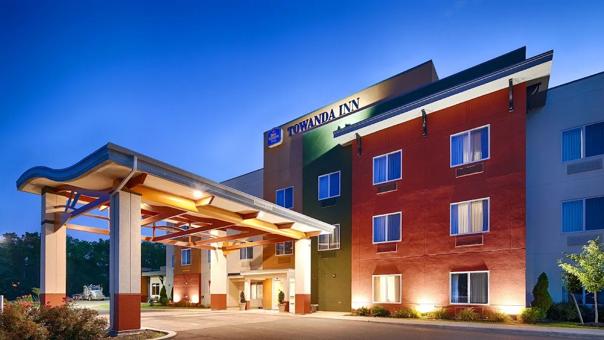 Paradise Inn & Suites