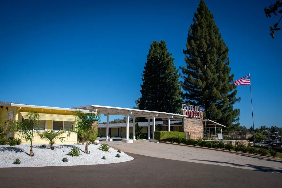 Foothills Retro-Modern Hotel