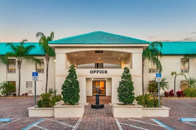 Lakeshore Resort & Marina