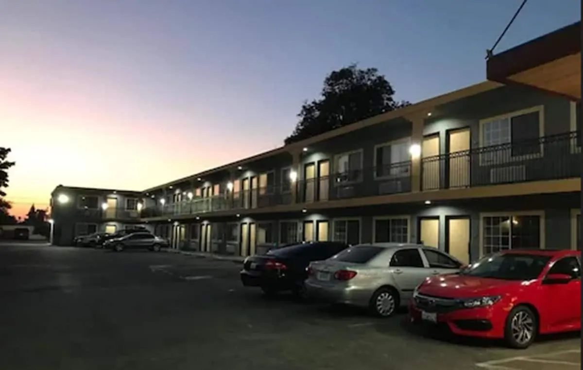 The Atlas Inn & Suites LAX
