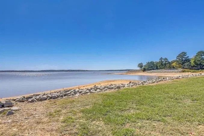 1 Mi to Enid Lake: Peaceful Pope Getaway