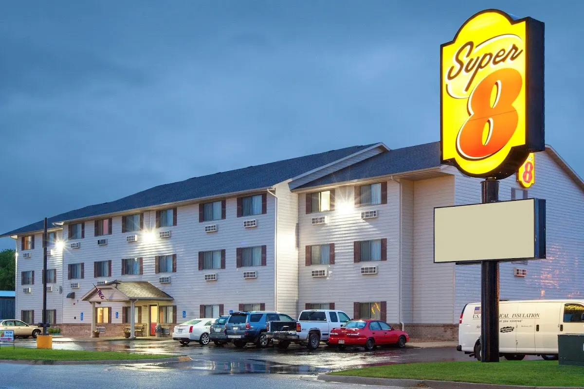 Super 8 by Wyndham Mason City