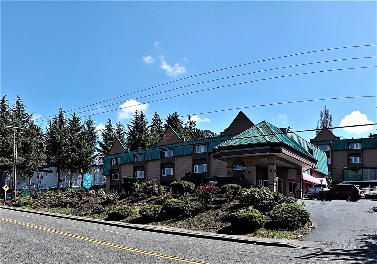 Sutton Suites Hotel