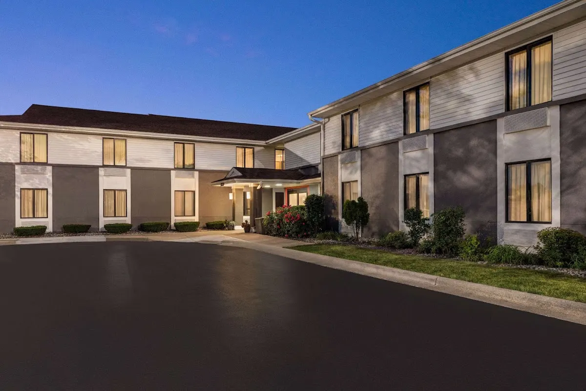 Super 8 by Wyndham Germantown/Milwaukee