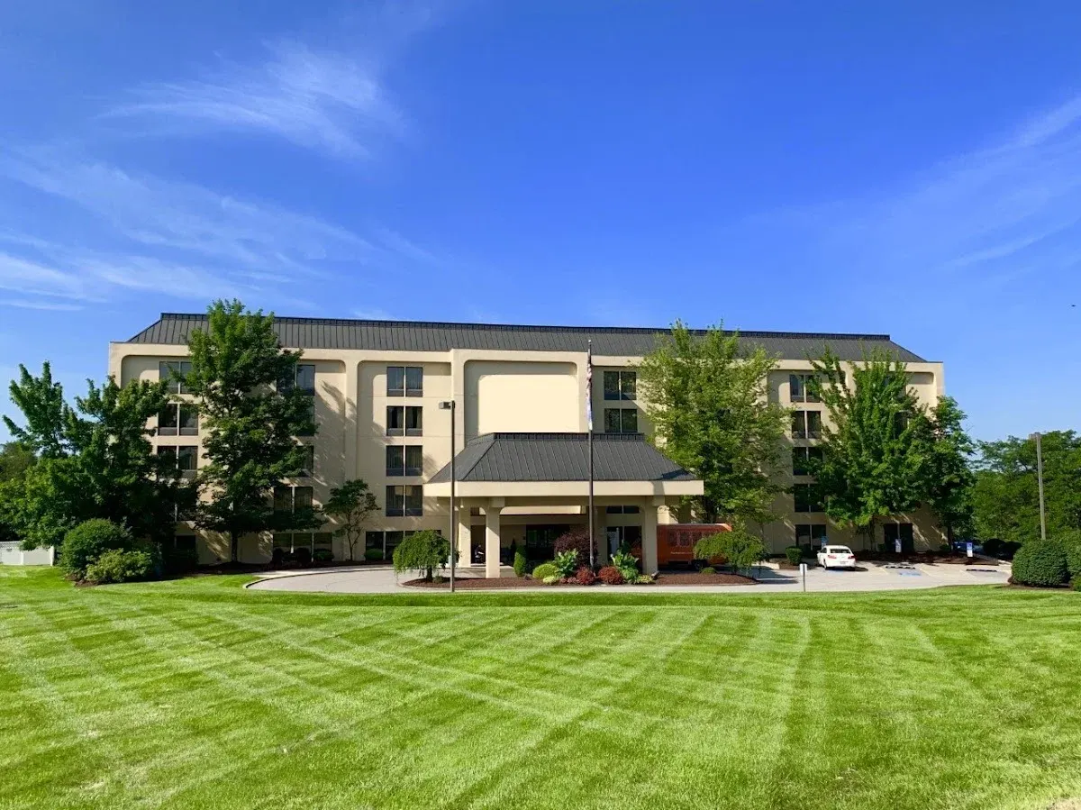 Pittsburgh Airport Inn & Suites