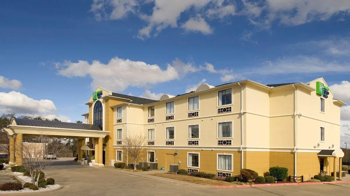 Holiday Inn Express & Suites Mount Pleasant by IHG