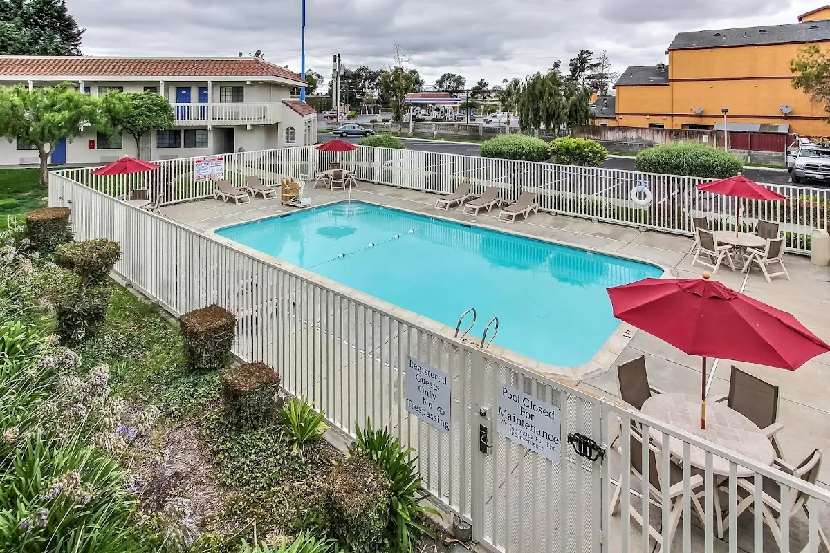 Motel 6 Salinas, CA - North Monterey Area