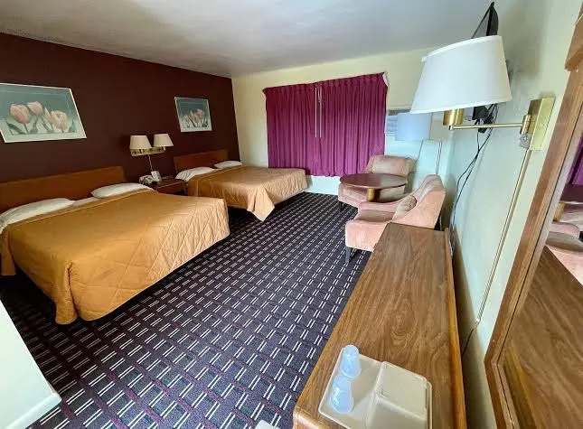 Dollar Inn