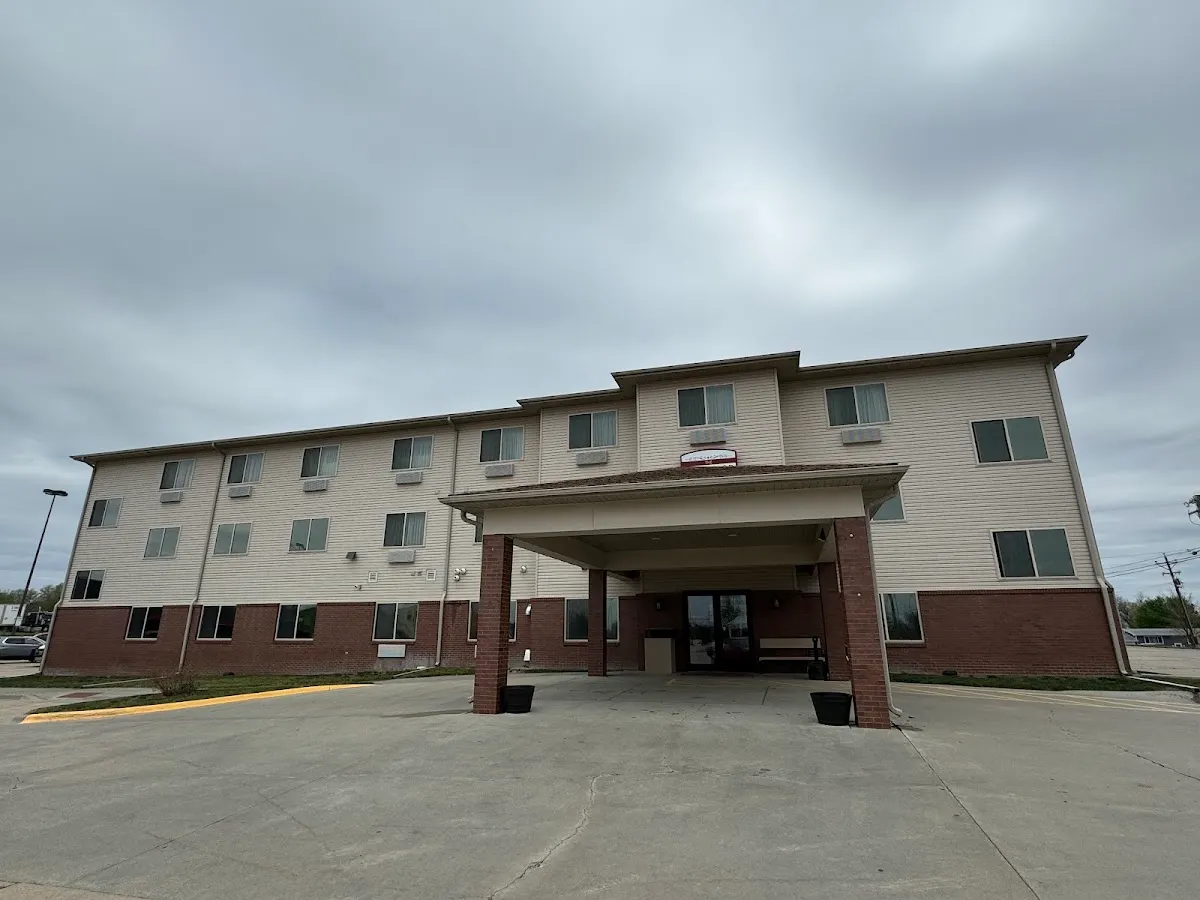 Edgewood Hotel & Suites
