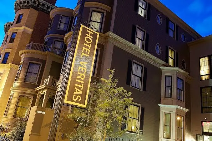 Hotel Veritas