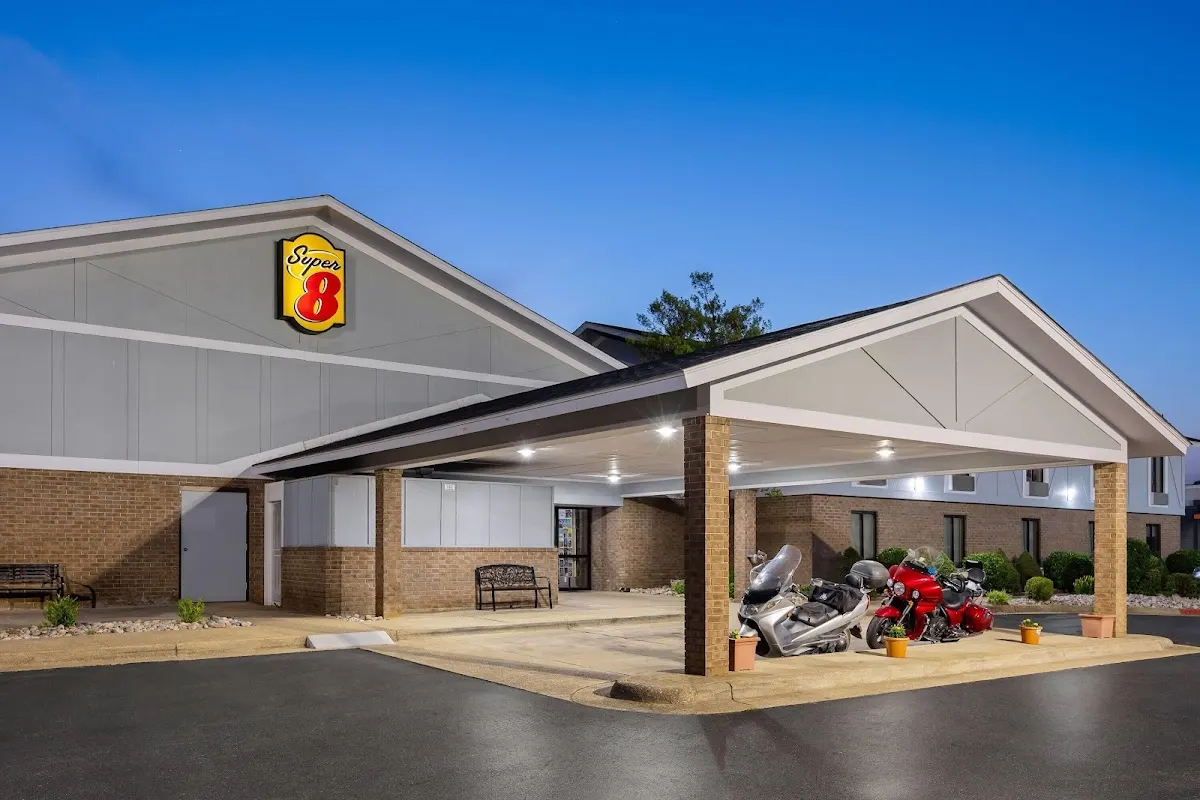 Super 8 by Wyndham Harrison AR