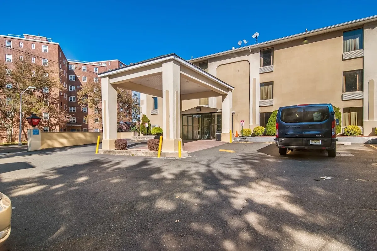 Red Carpet Inn - Newark Irvington