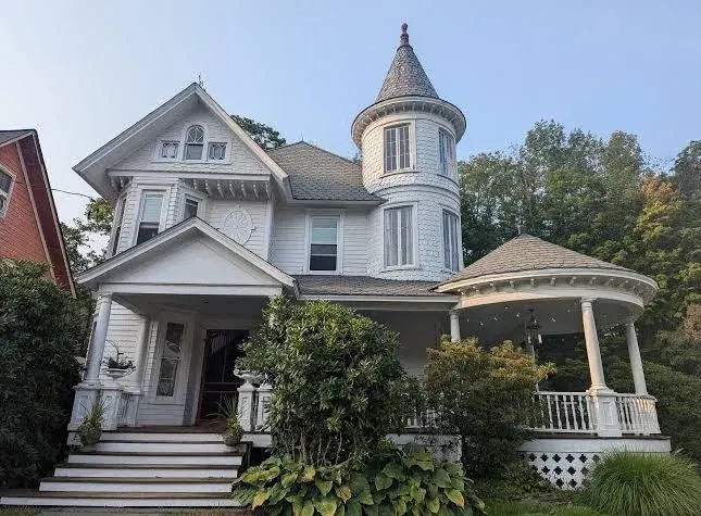 Shadowcrest Guest House