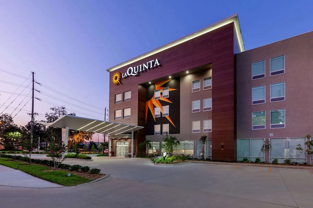 La Quinta Inn & Suites by Wyndham Lafayette Oil Center