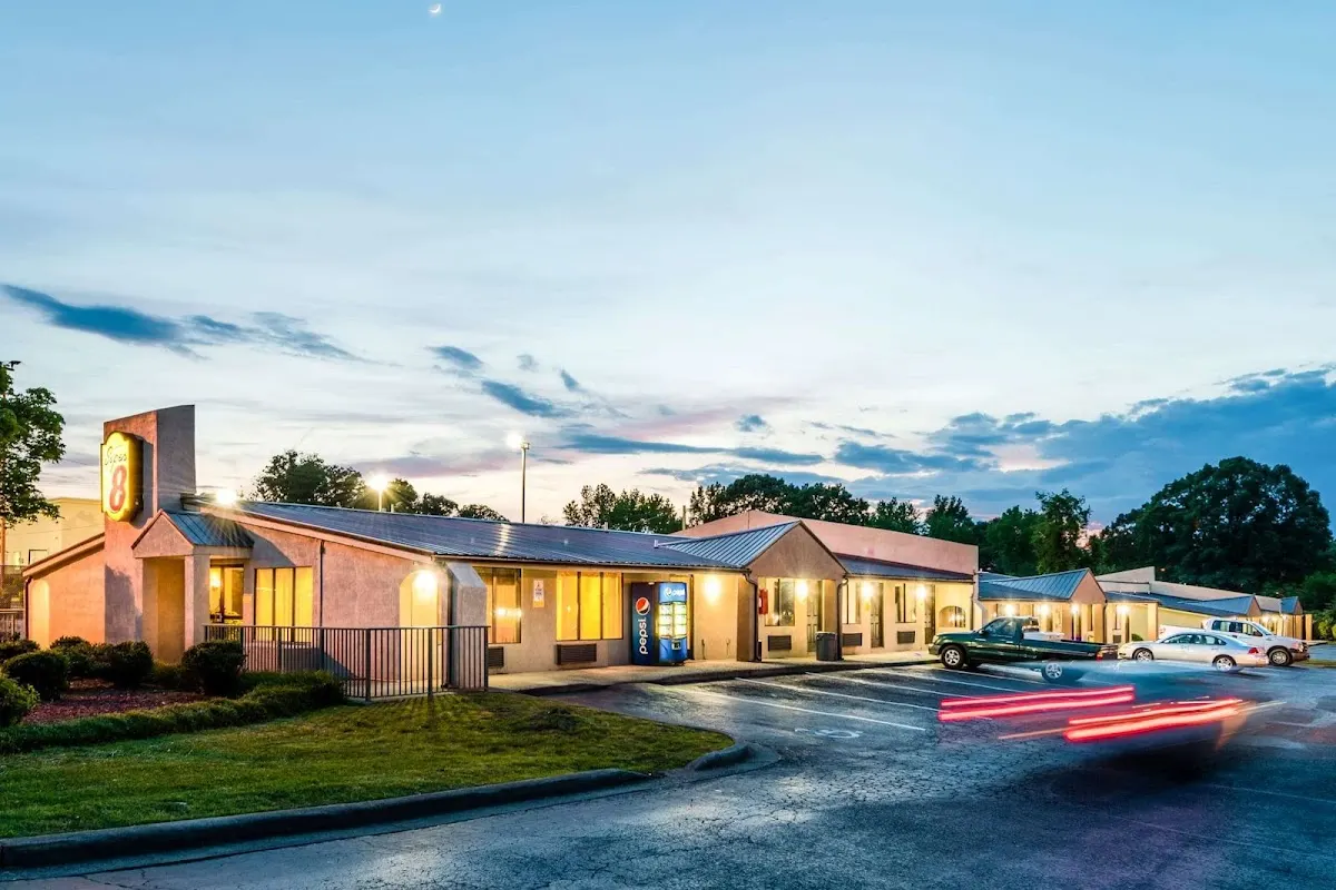 Super 8 by Wyndham Monroe
