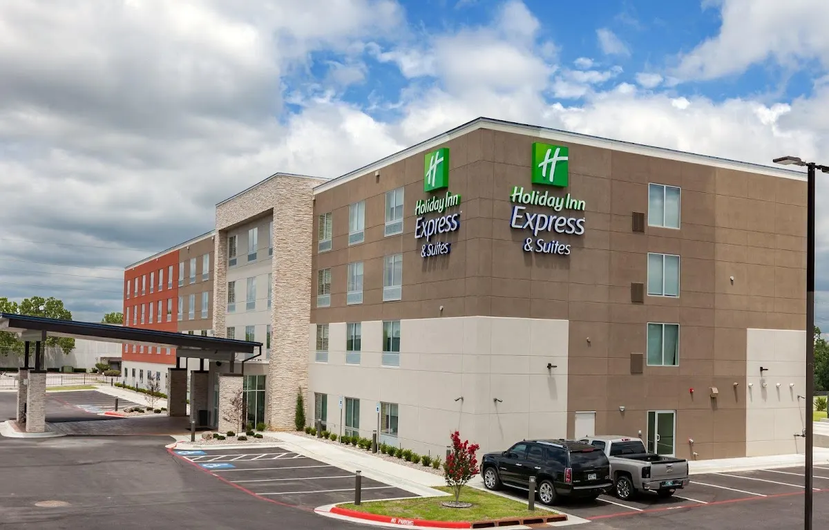Holiday Inn Express & Suites Tulsa South - Woodland Hills by IHG