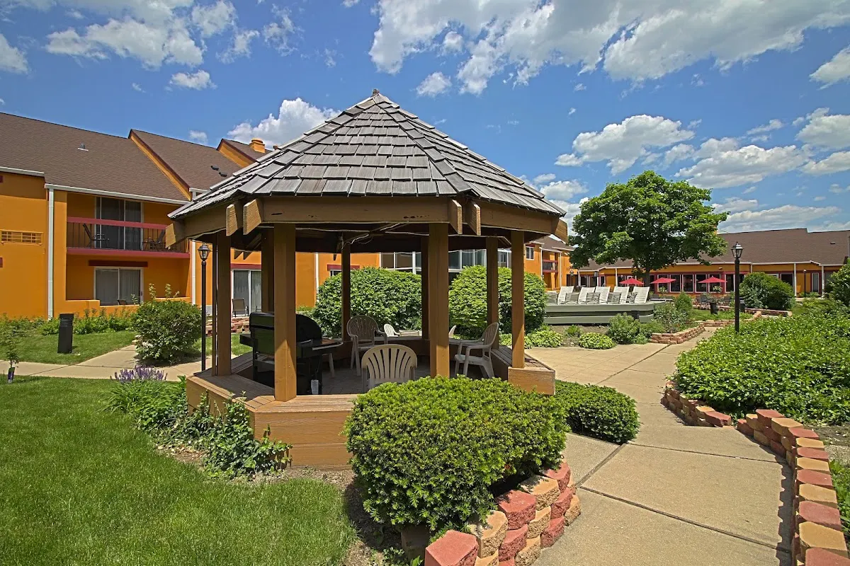 Chicago Club Inn Suites