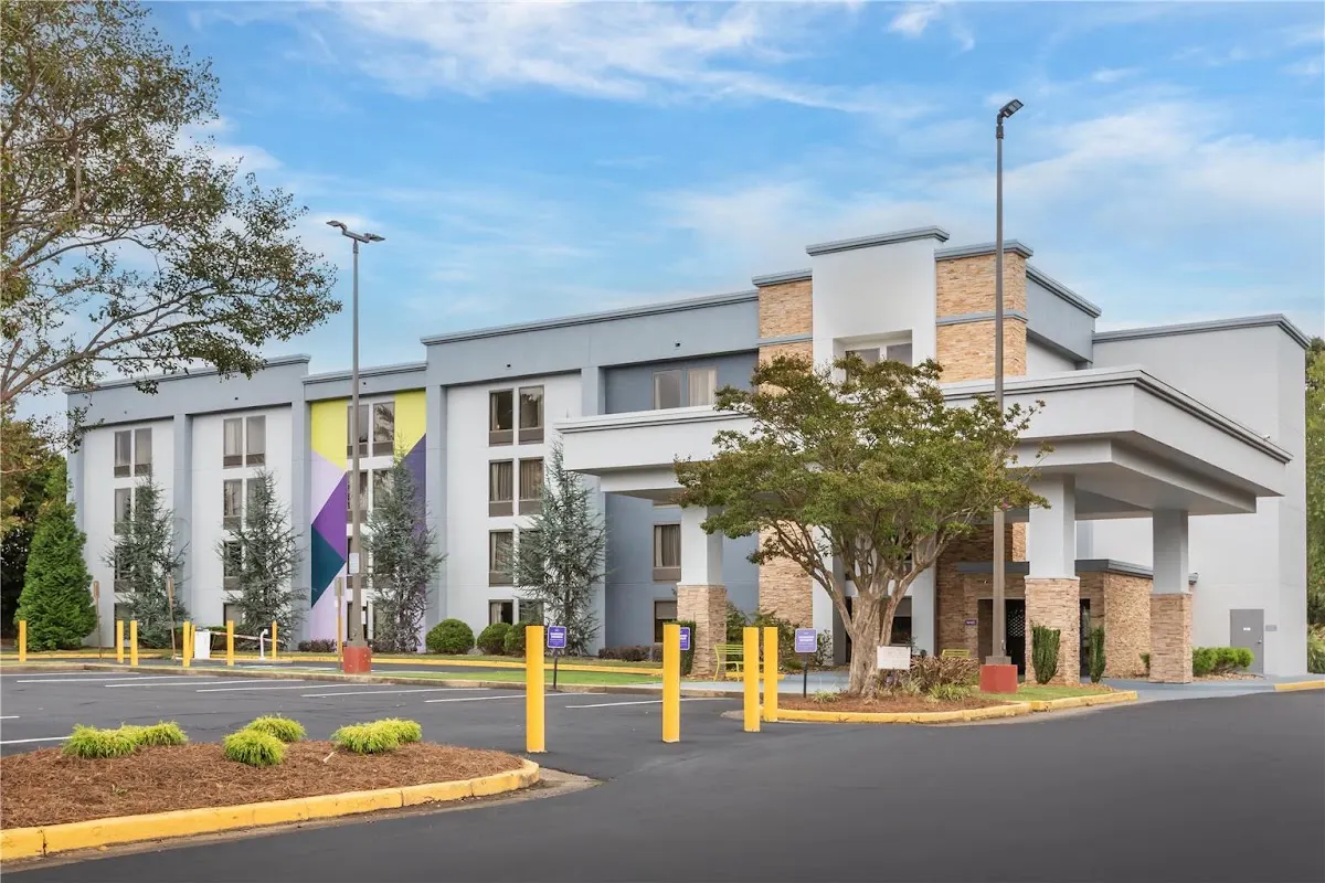 Spark by Hilton Atlanta Airport South College Park