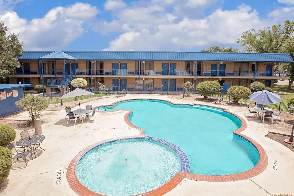 Days Inn by Wyndham Bay City