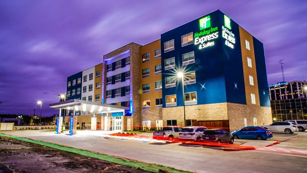 Holiday Inn Express & Suites Dallas Market Ctr - Love Field by IHG