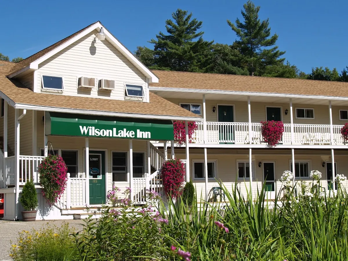 Wilson Lake Inn & Suites