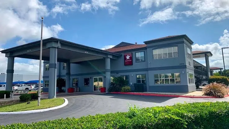 Quality Inn & Suites Near Six Flags and Medical Center