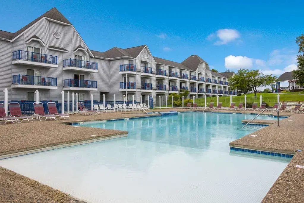 Best Western Harbour Pointe Lakefront