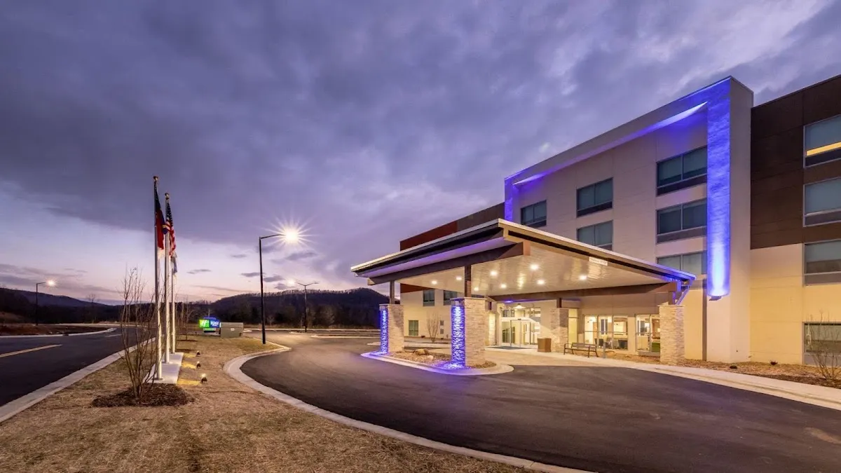 Holiday Inn Express & Suites Marion by IHG
