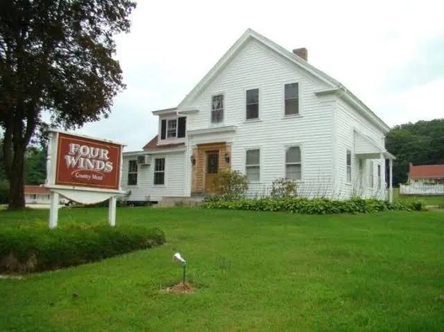 Four Winds Country Motel