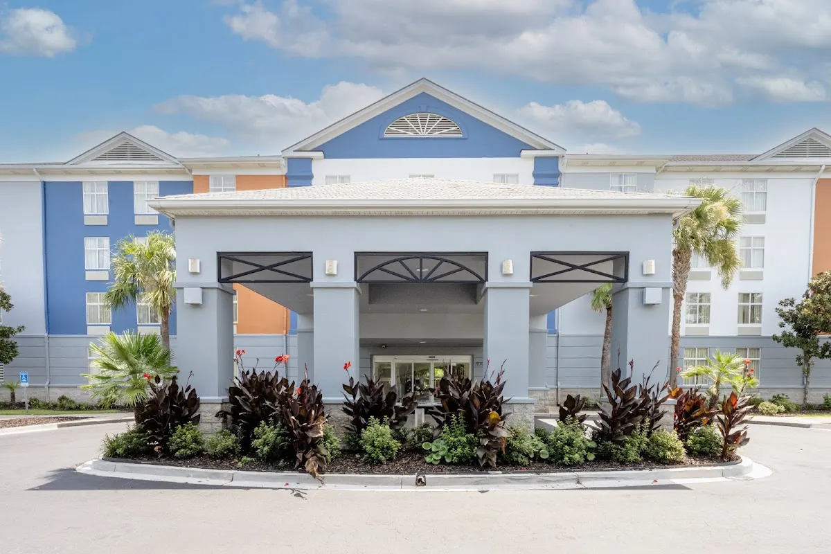 Holiday Inn Express & Suites Charleston - Northwoods by IHG