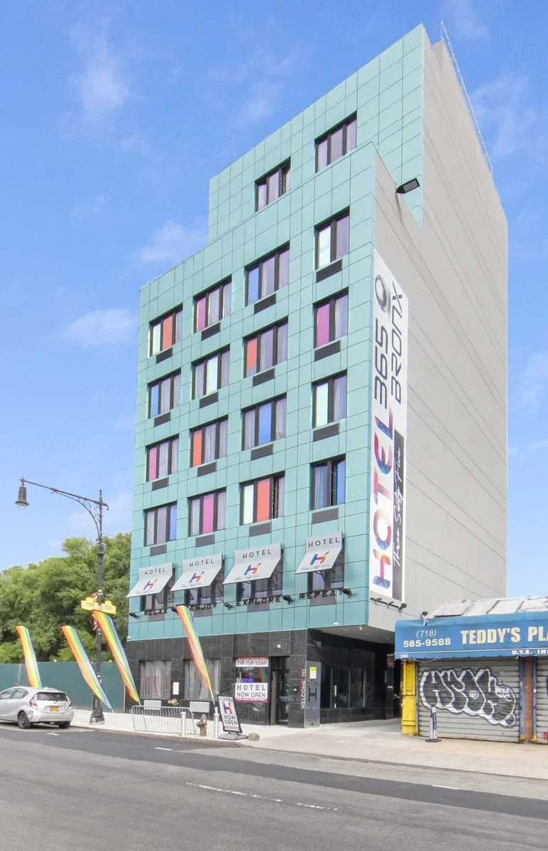 Hotel 365 Bronx