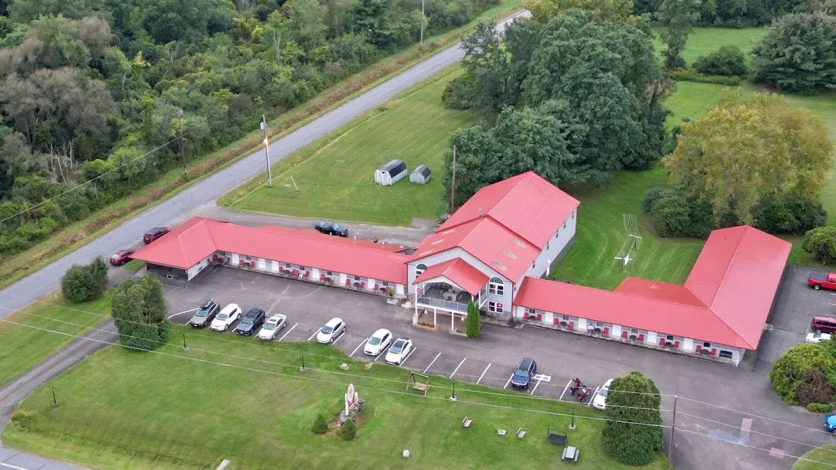 Golden Knight Inn & Suites