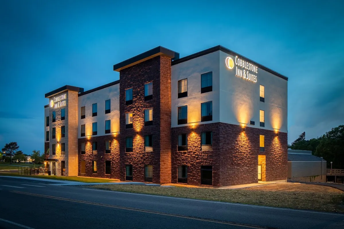 Cobblestone Inn & Suites - Fairfield Bay