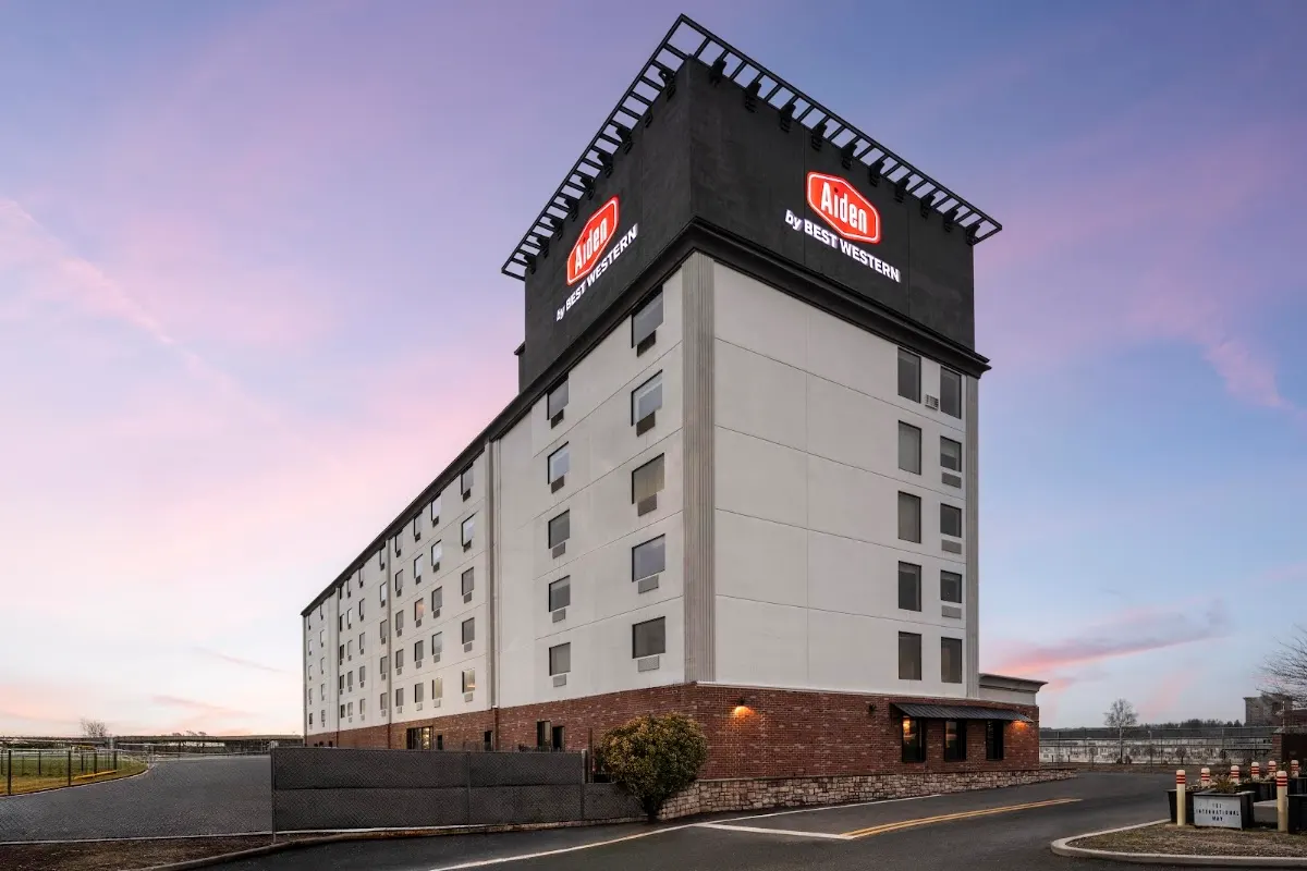 Aiden by Best Western Newark Airport