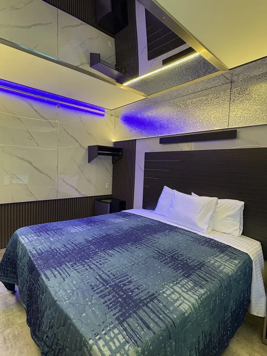 HUTCH MOTEL BRONX