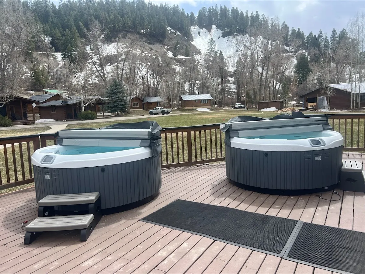 High Creek Lodge & Cabins