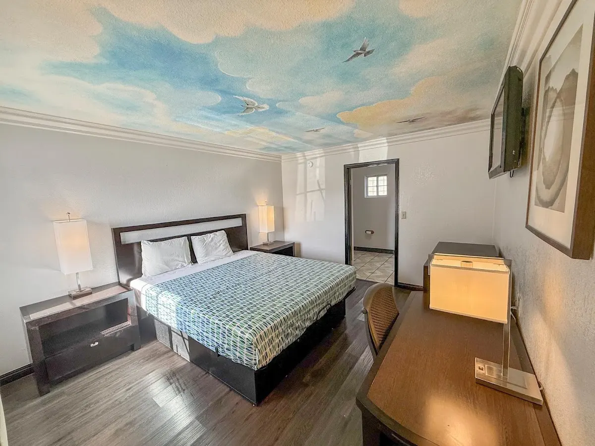 Super 7 Motel