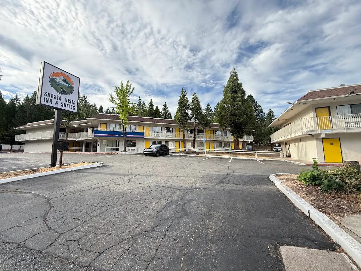 Shasta Vista Inn & Suites