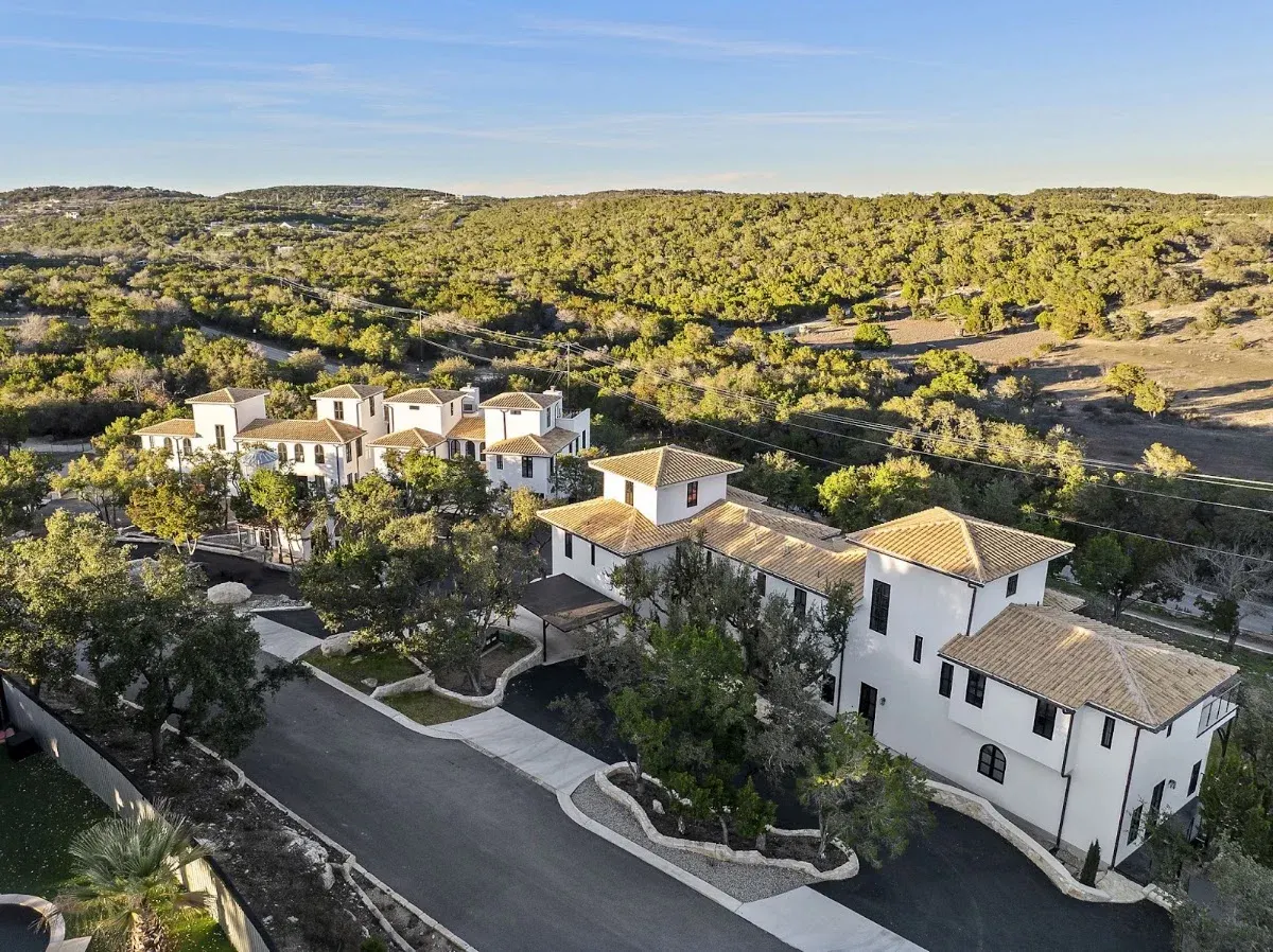 Las Luces Village
