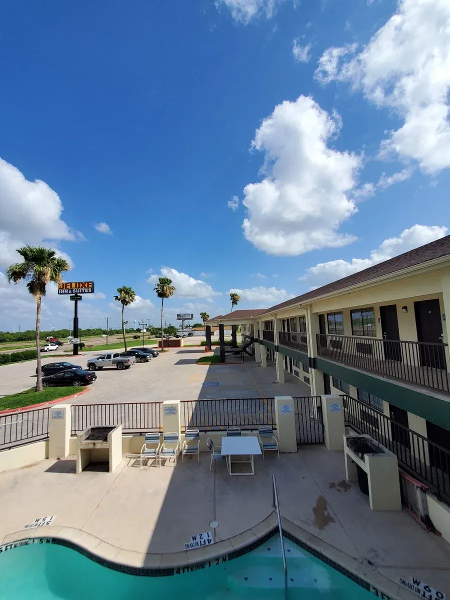 Deluxe Inn & Suites