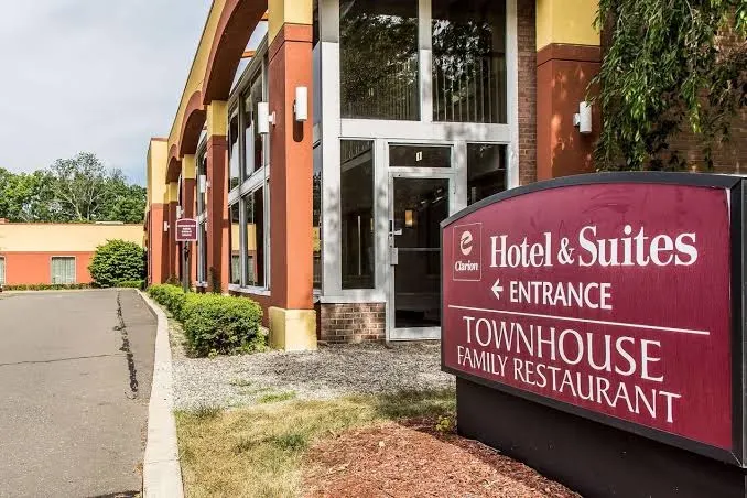 Hamden Hotel & Suites
