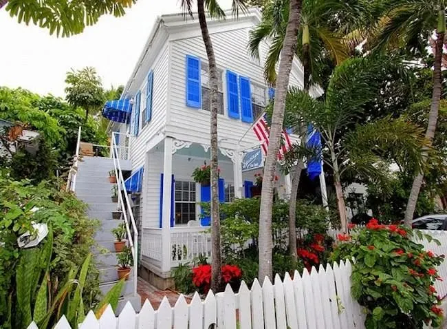 Seascape Tropical Inn