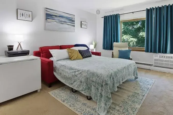 King Bed - FAST WiFi - Near Froedtert