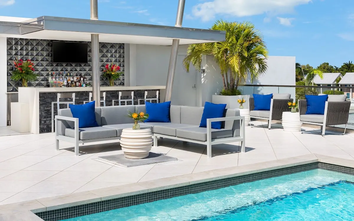 H2O Suites Hotel