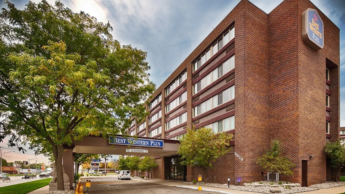 Causeway Bay Lansing Hotel & Convention Center