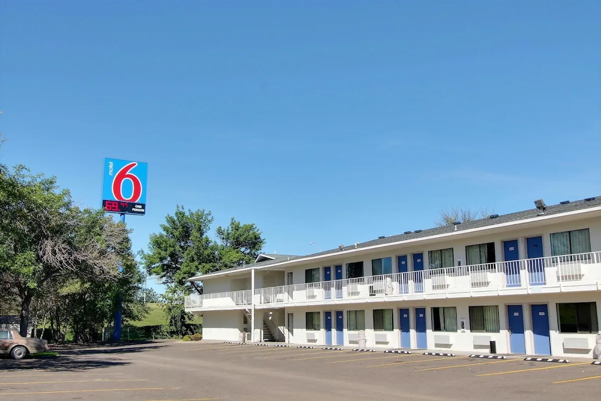 Motel 6 Bismarck, ND