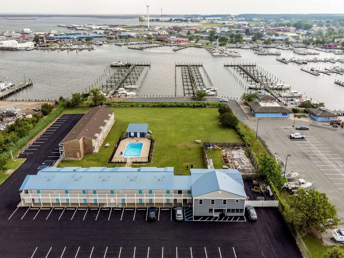 Rodeway Inn at Somers Cove Marina