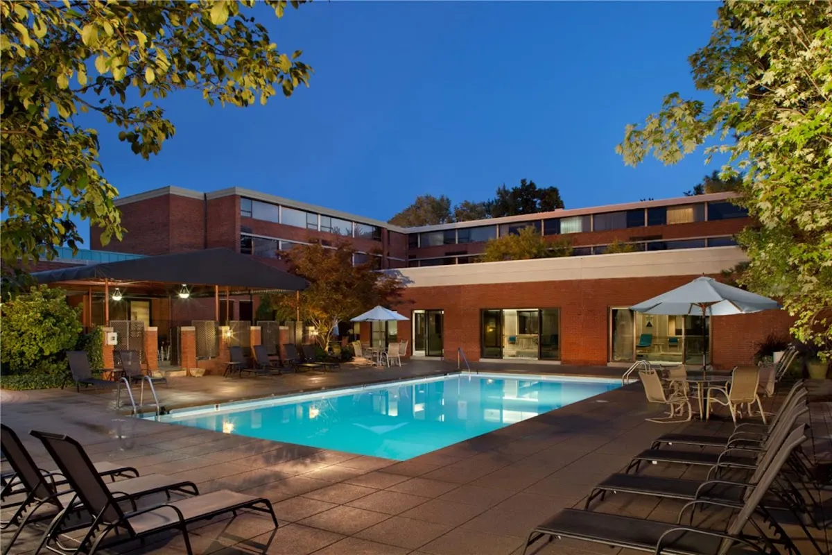 DoubleTree by Hilton Akron Fairlawn