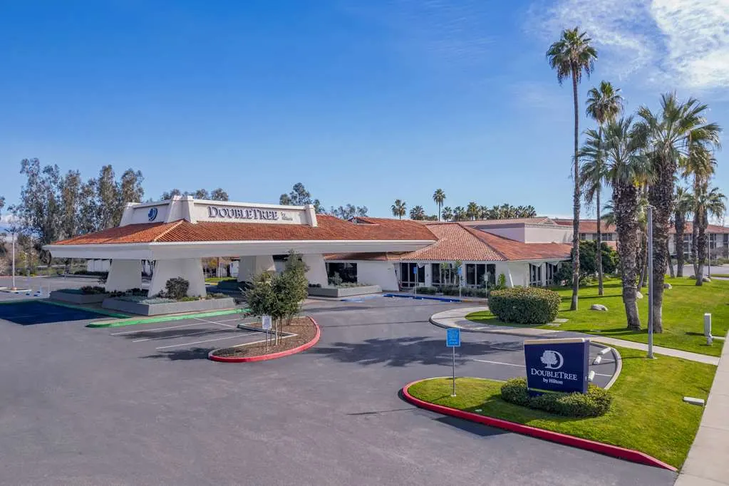 DoubleTree by Hilton Hotel Bakersfield
